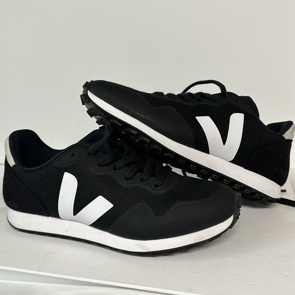 VEJA sneaker, Woman size 8